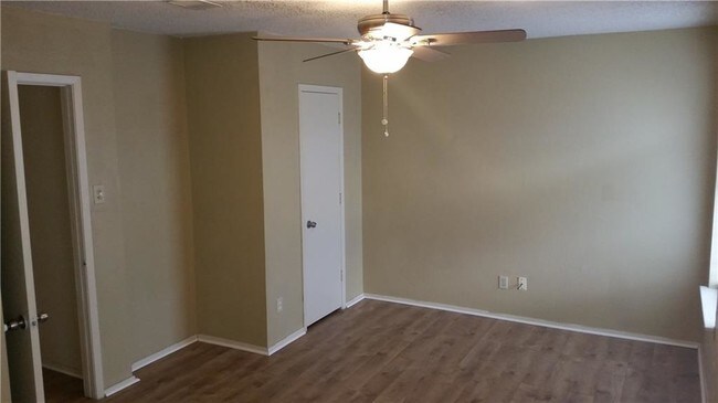 Foto del edificio - 724 Bluebonnet Dr