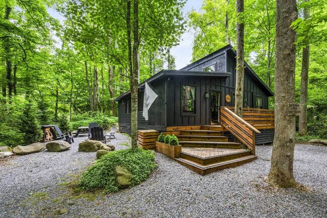 Foto del edificio - 4949 Ledford Rd