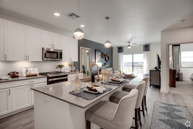 1BR, 1BA - 796 SF - The Aston