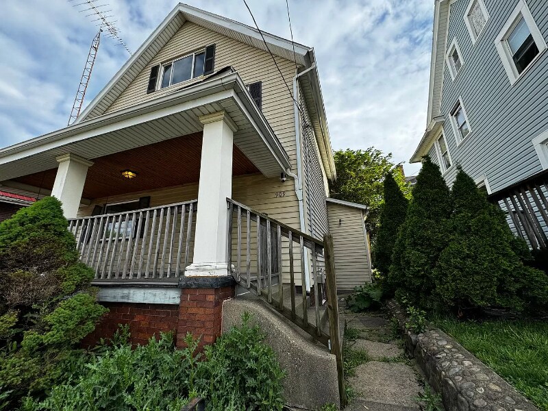 Primary Photo - 909 4th St NW