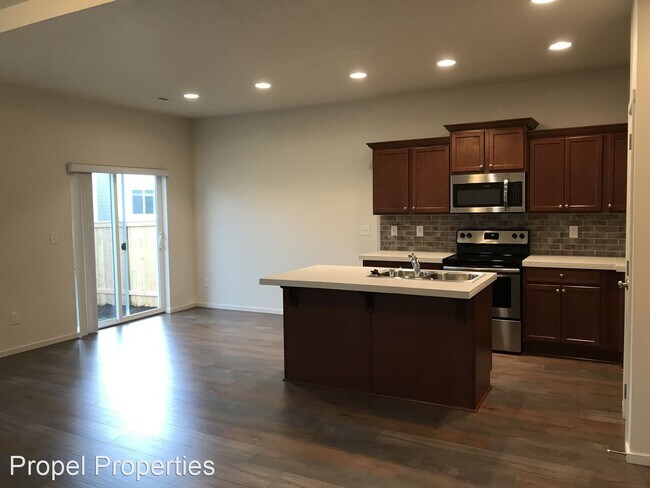Building Photo - 3 br, 3 bath House - 5703 NE 130th Place