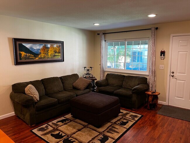 Building Photo - 10156 Quivas St