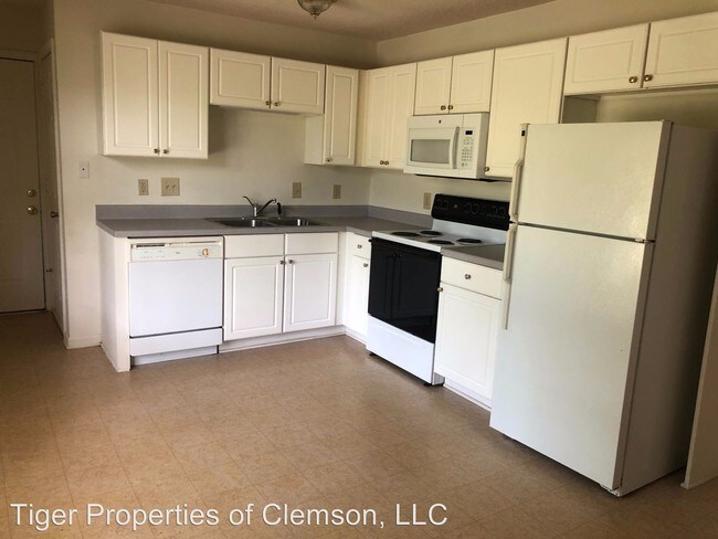Building Photo - 3 br, 2 bath Room For Rent - 748 Berkeley Dr