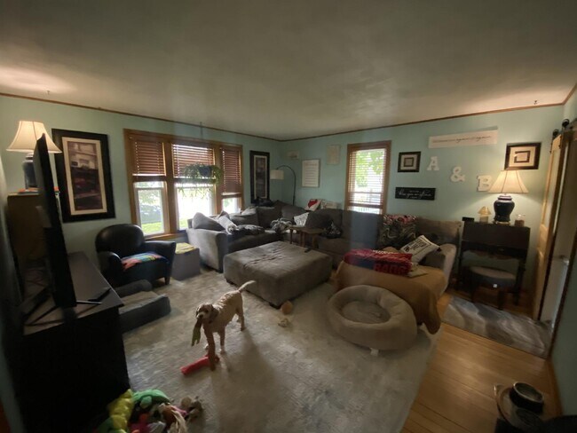 Building Photo - "Charming 3-Bedroom 1.5 bath Home at 732 N...