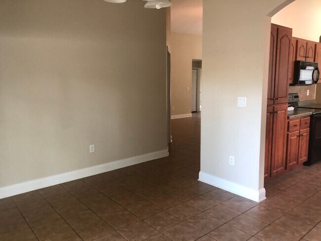 Building Photo - Don't miss this spacious 3/2 home in Leesburg