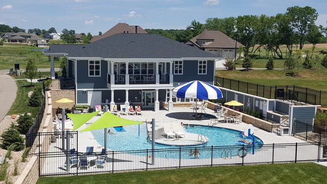 Clubhouse & Pooldeck - The Masters Residences