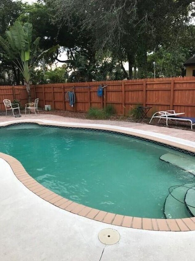 Foto principal - 6981 NW 29th Ln