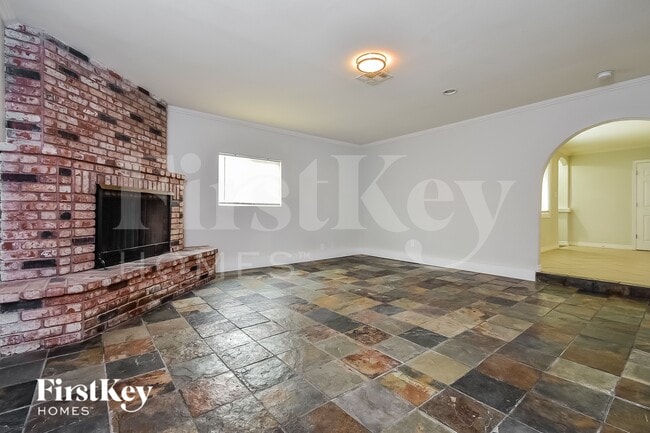 Building Photo - 321 Redstone St