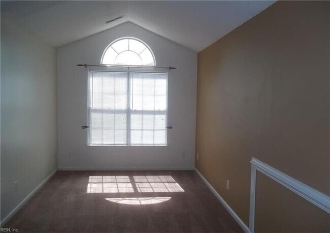 Building Photo - 400 Adkins Arch