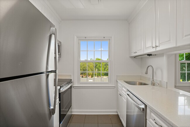 Foto del edificio - 70 Heritage Hill Rd