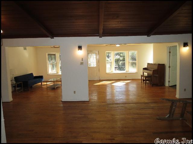 Building Photo - 2615 Flakewood Rd