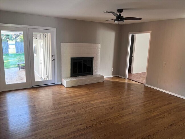 Building Photo - 2946 Longmeade Dr