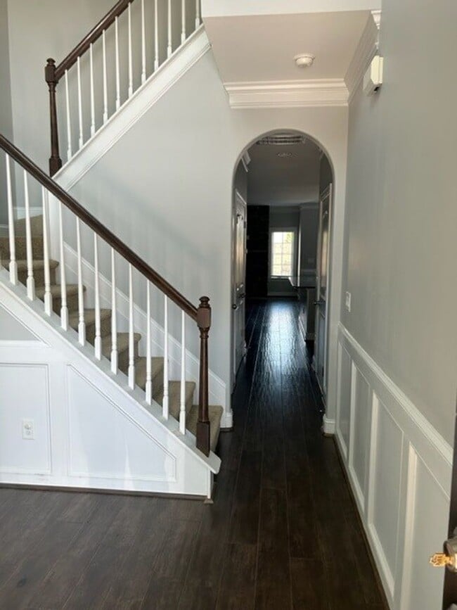 Building Photo - GORGEOUS 3 BED, 2.5 BATH TOWNHOME READY IN...