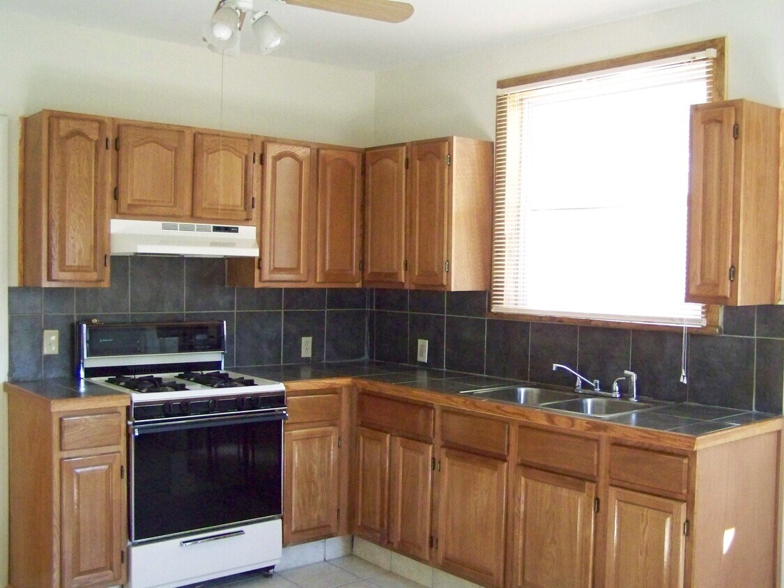 Primary Photo - 1441 N Lincoln Ave