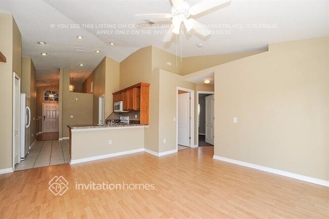 Building Photo - 12720 Lake Vista Dr