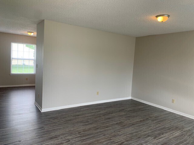 Building Photo - 3021 Metz Ct