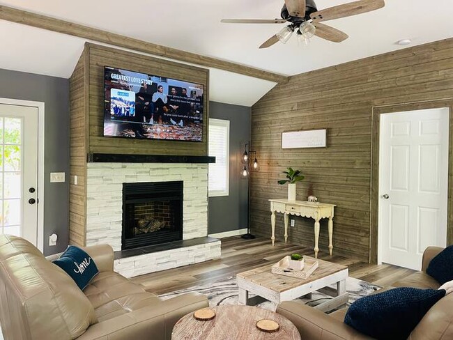 Foto del edificio - 233 Lakeview Cir