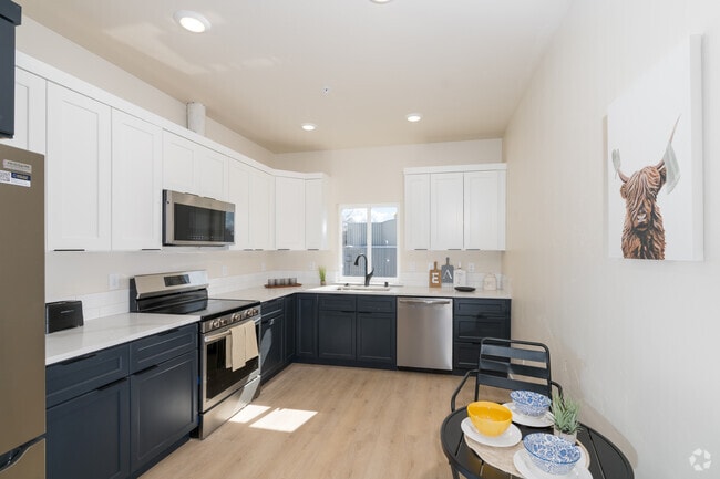 2BR, 2BA - 905SF - Kitchen - Clearwater Lofts LLC