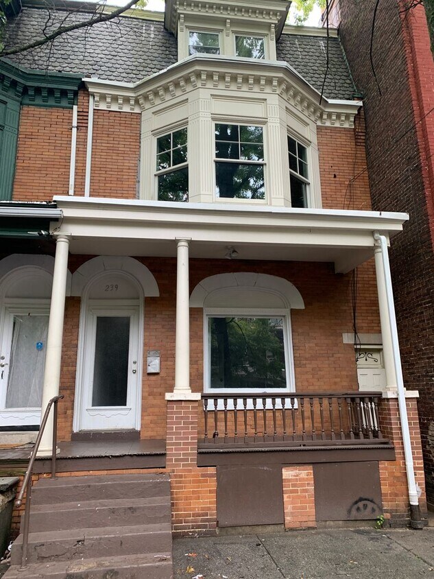 Primary Photo - Spacious House with private In-Law Suite