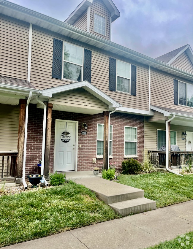 Building Photo - 1023 NE Patchin Ln