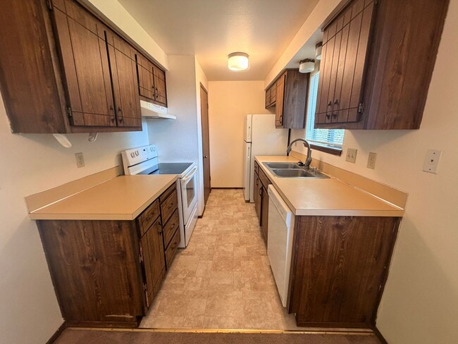 Building Photo - Rambler style home