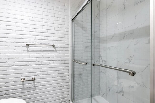 Foto del edificio - 2744 Briarhurst Dr