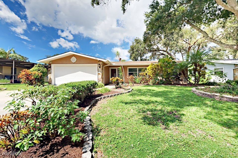 Primary Photo - 2042 Charter Oaks Dr