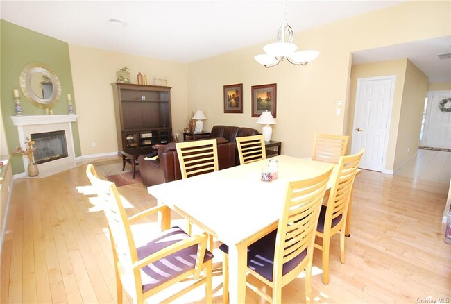 Foto del edificio - 879 Heritage Hills Dr