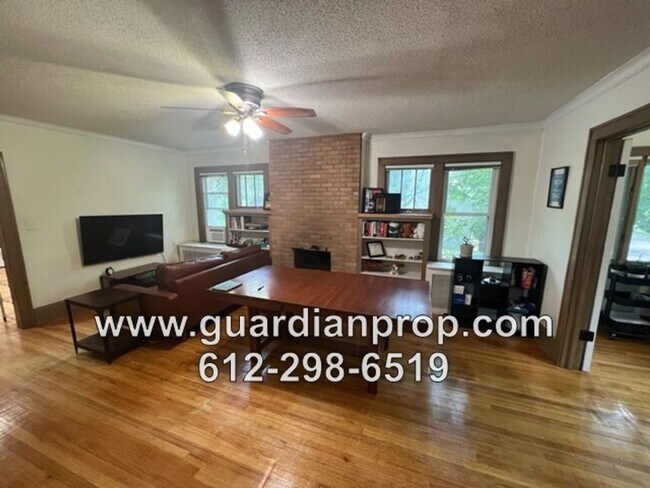 Building Photo - House Available August 1, Updated Kitchen ...