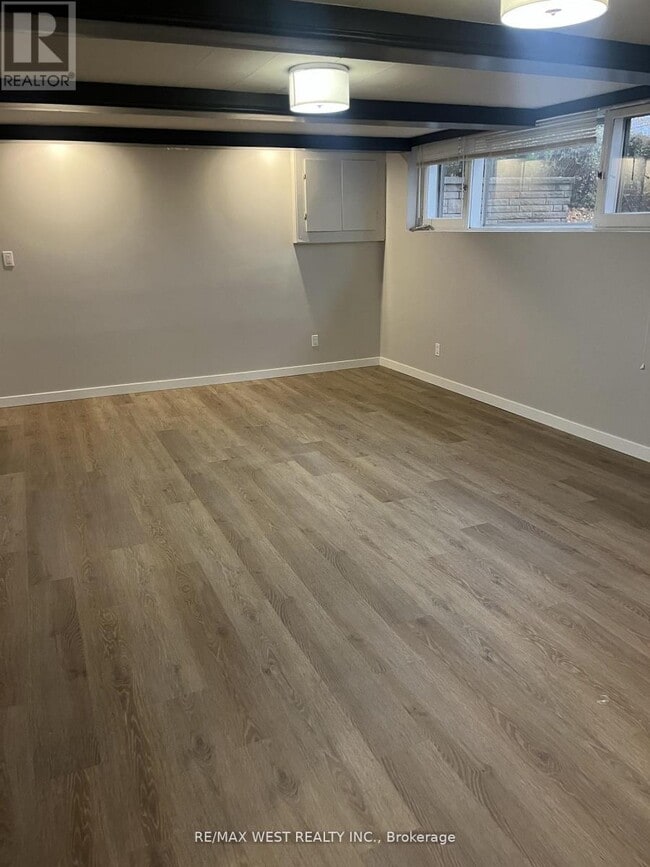 Building Photo - 35 Lilywood Rd