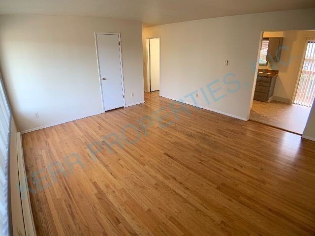 Building Photo - Charming 2-Bedroom Multiplex in the Heart ...