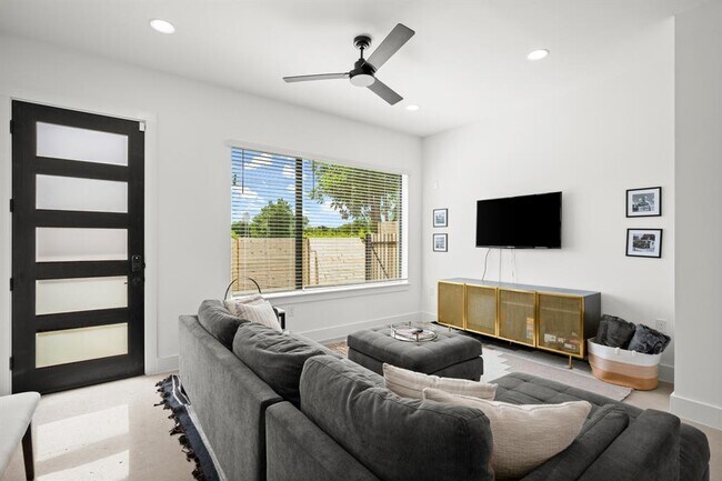 Foto del edificio - 1006 Winsted Ln