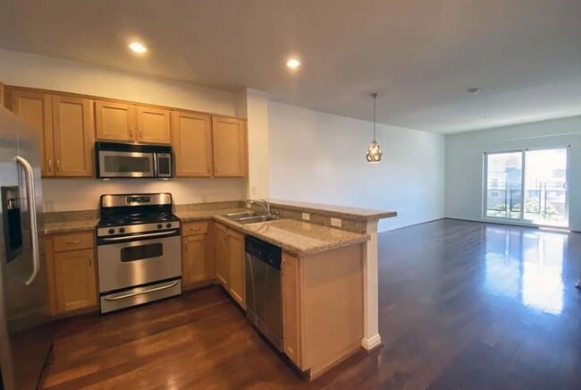 Building Photo - 450 J St