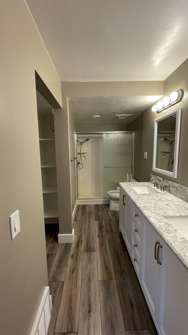Foto del edificio - 4420 W Skye Dr