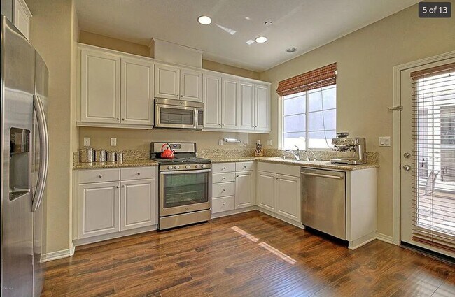 Foto del edificio - 704 Owens River Dr