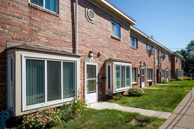 Building Photo - Dearborn Club Apartments