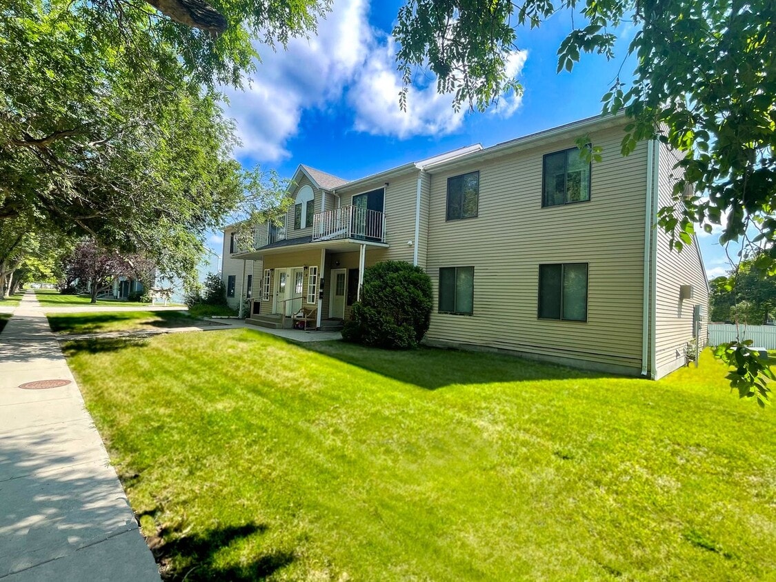 61 Center St, West Fargo, ND 58078 House Rental in West Fargo, ND