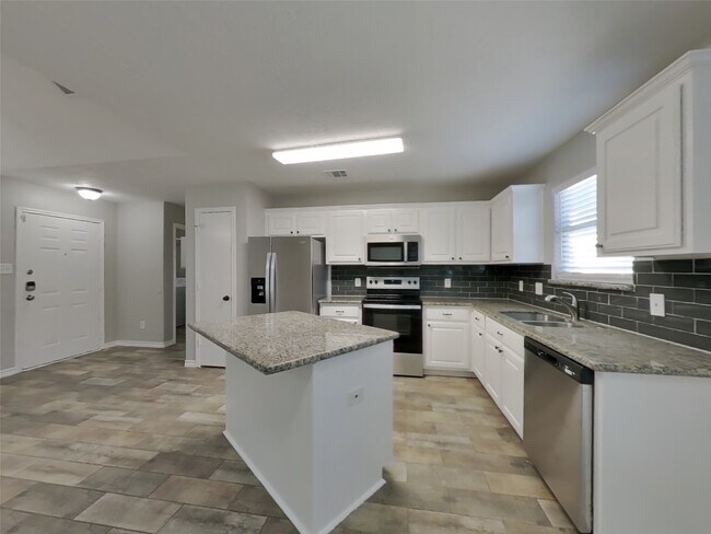 Foto del edificio - 16229 Summerset Estates Blvd