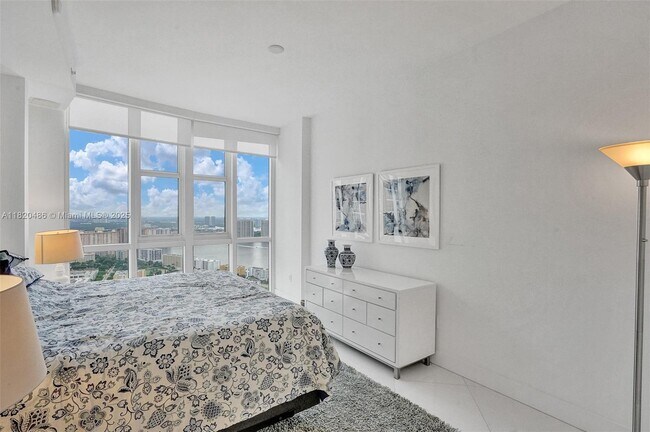 Building Photo - 18201 Collins Ave