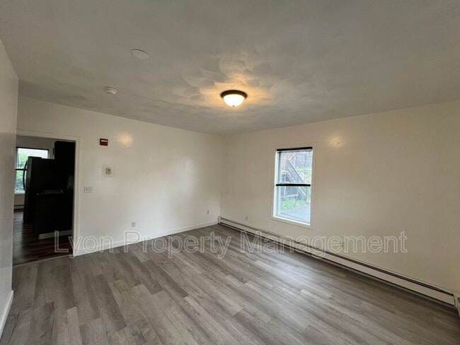 Foto del edificio - 156 Pleasant St