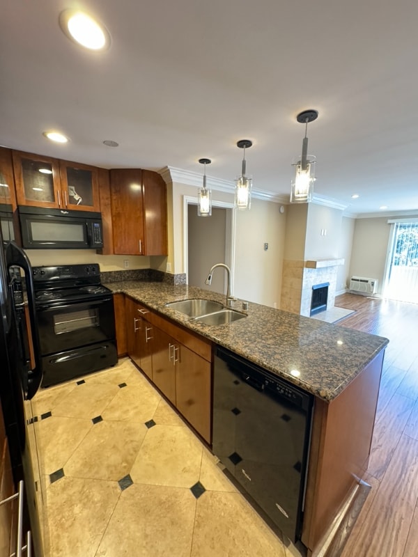 Foto principal - 2414 S Barrington Ave