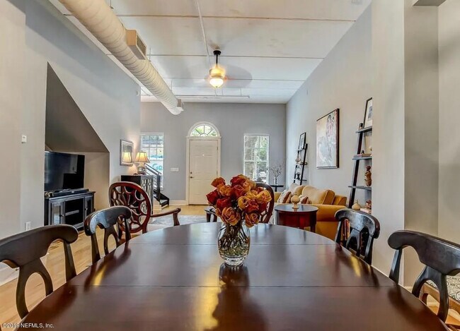 Foto del edificio - 1661 Riverside Ave