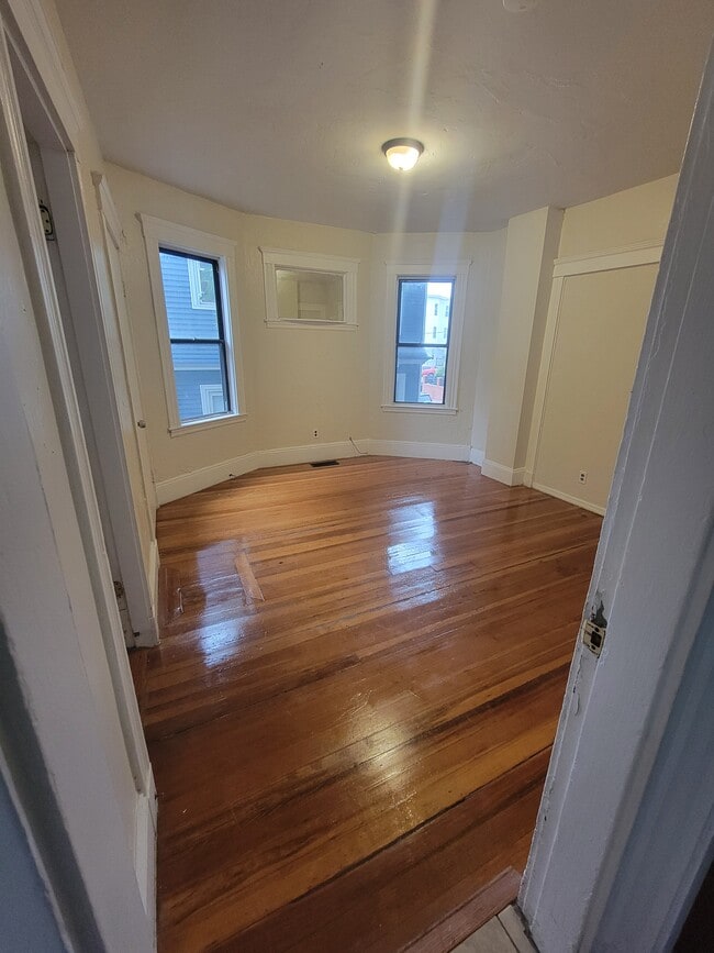 Building Photo - 76 Bellevue St