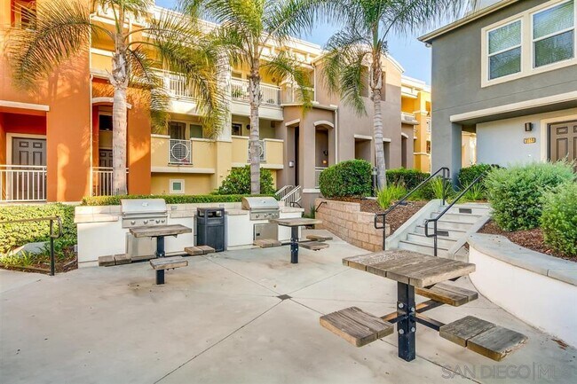 Foto del edificio - 3504 Shoreline Bluff Ln