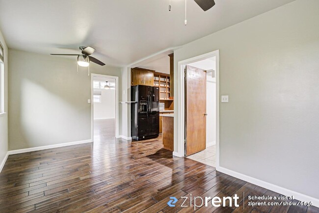 Foto del edificio - 4409 Pinewood Ct