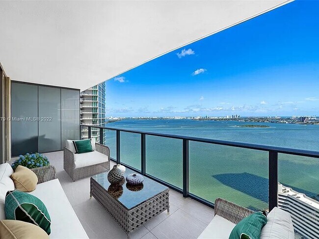 Foto del edificio - 650 NE 32nd St