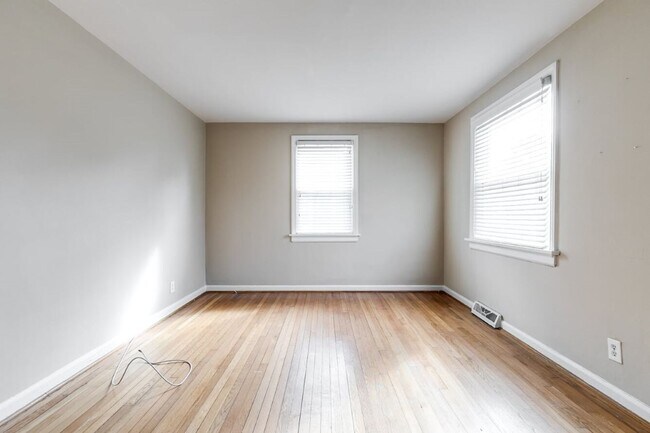 Foto del edificio - 6506 Stuart Ave