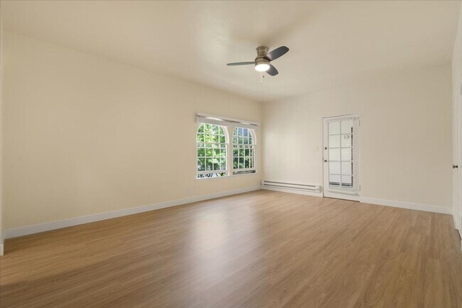 Foto del edificio - Bright & Updated Studio in Prime Palo Alto Location