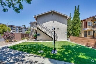 Building Photo - 685 Foxtail Dr