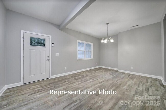 Foto del edificio - 595 Foxwood Dr SE